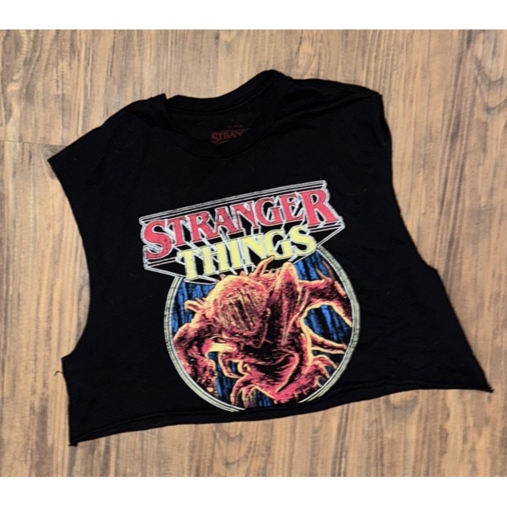 Stranger Things Women's L Black Sleeveless Graphic T-Shirt Cropped Cotton